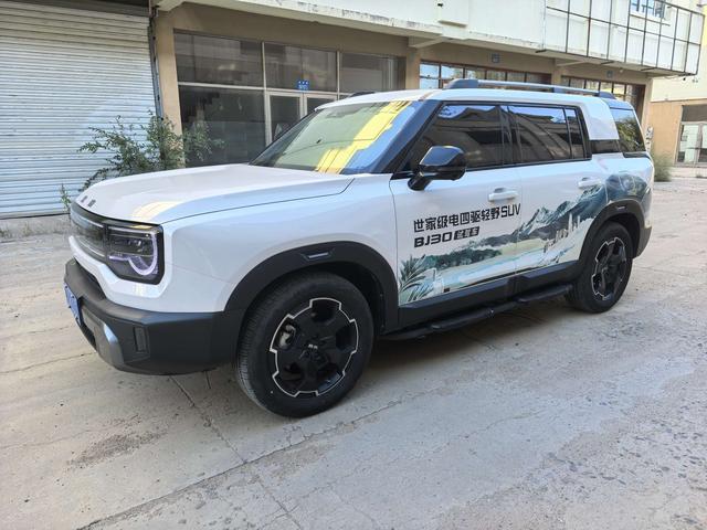 Beijing off-road BJ30 2024 1.5T DHT 4WD magic nuclear power drive Advanced Version