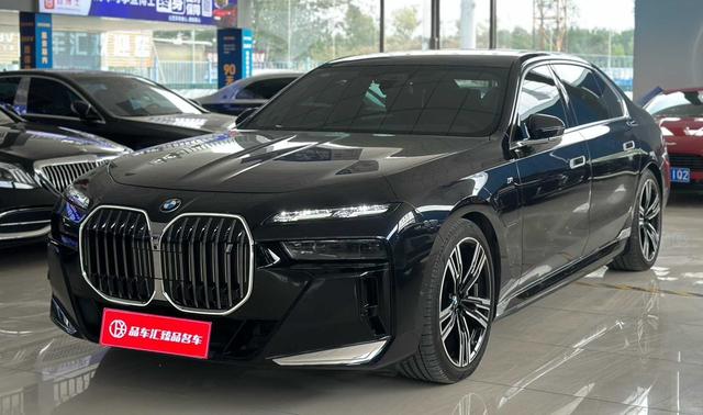 BMW i7 2023 eDrive50L Exclusive M sports Suit