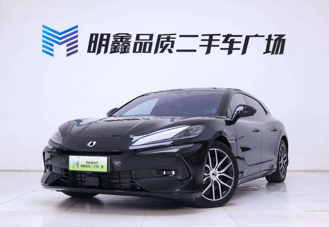 Denza Z9GT DM 2024 1100 four-wheel drive Max version