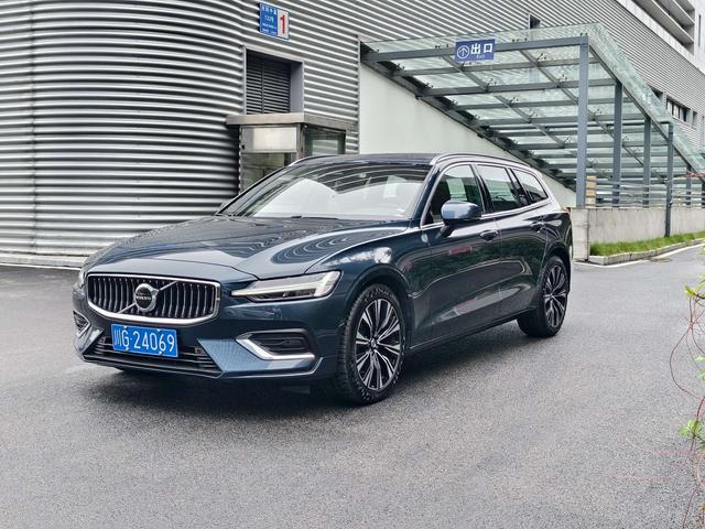 Volvo V60 2025 B5 Zhiyuan Deluxe Edition