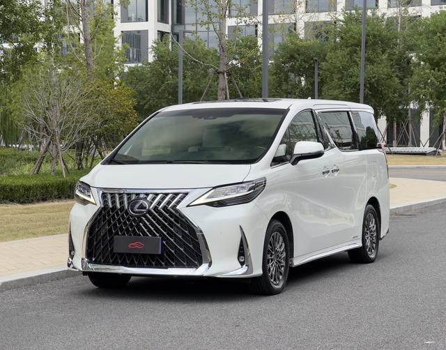 Lexus LM 2020 300h E-Four 7-seat Junior Edition