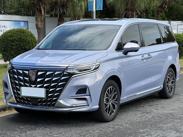 Roewe iMAX8 EV 2022 First Class Platinum Edition