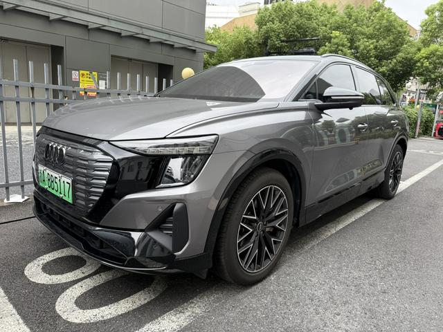 Audi Q5 e-tron 2023 40 e-tron starburst mech package