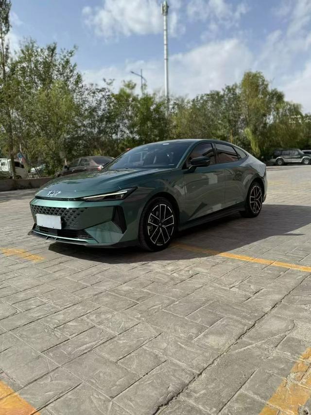 Changan UNI-V Smart iDD 2024 Blue Whale Smart iDD 136km Smart Fun Type