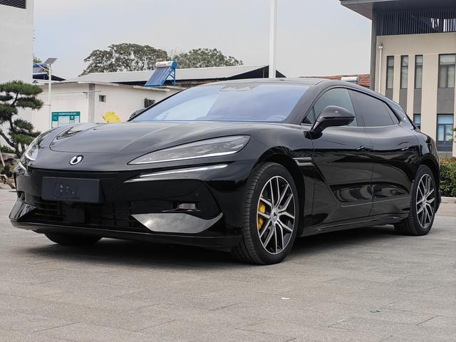 Denza Z9GT DM 2024 1100 four-wheel drive Max version