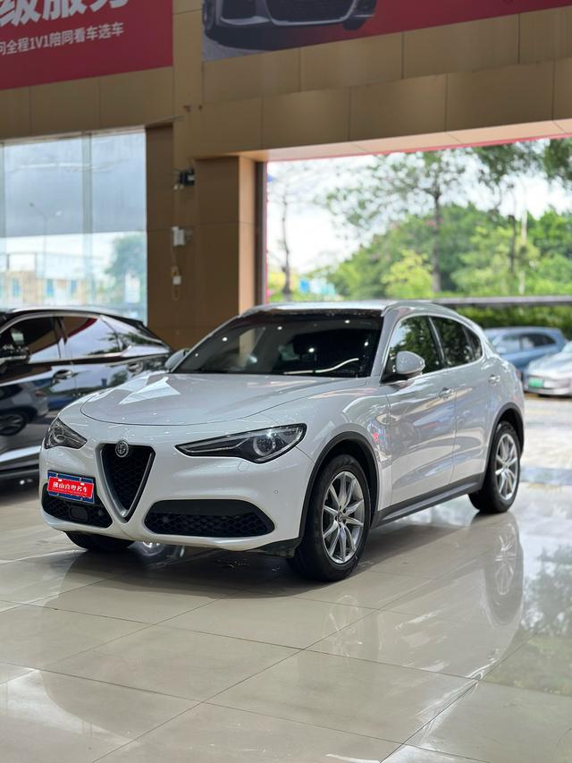 Stelvio Steinway 2017 2.0T 280HP Luxury Edition