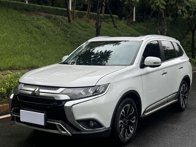 Outlander 2019 2.4L 4WD Peugeot 7-seat National VI