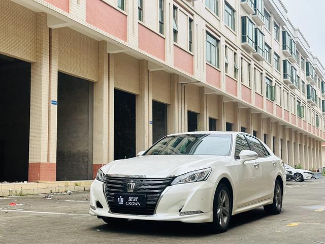 Crown 2015 2.0T Style