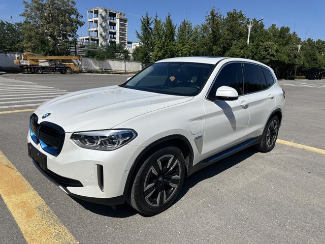 BMW iX3 2021 Leader