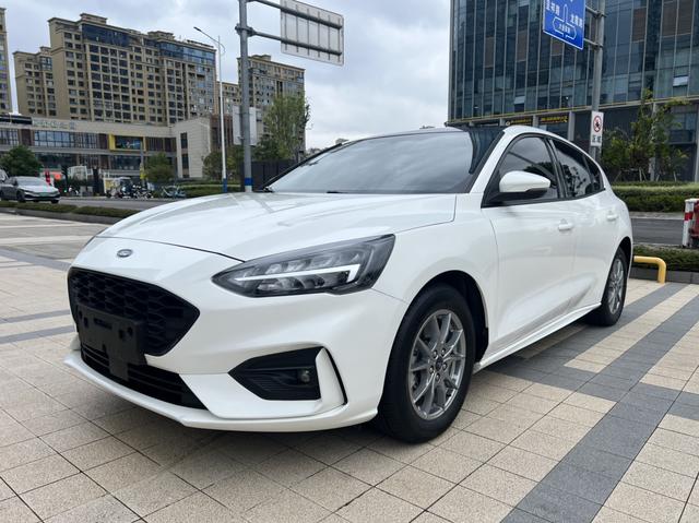 Fox 2021 hatchback EcoBoost 180 automatic front tide type