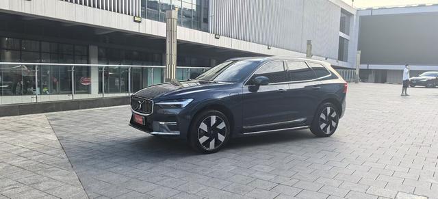 Volvo XC60 PHEV 2024 T8 four-wheel drive long battery life Zhiyuan Deluxe Edition