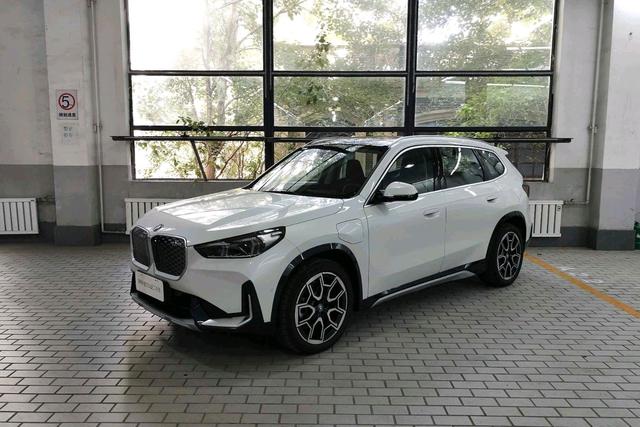 BMW iX1 2025 xDrive30L X design set