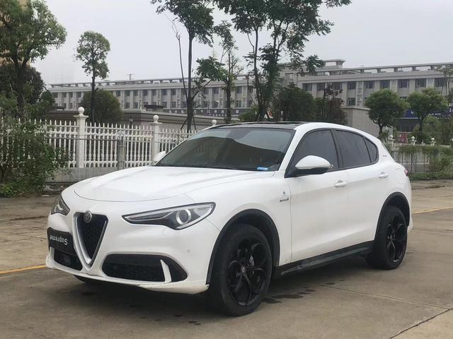 Stelvio Steinway 2017 2.0T 200HP Luxury Edition