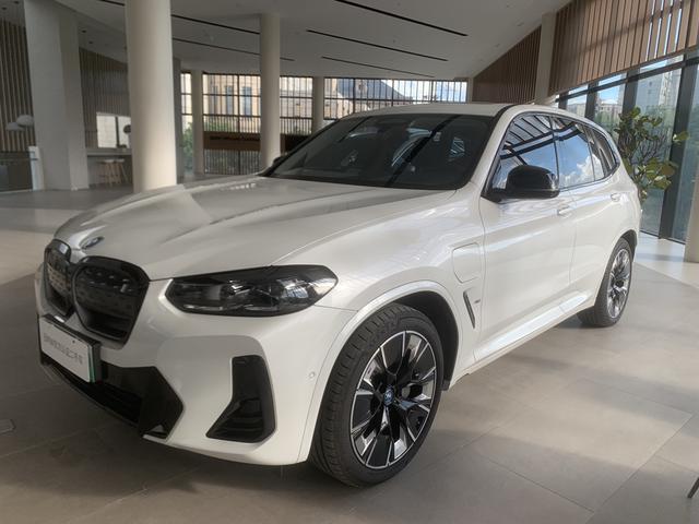 BMW iX3 2024 Genesis