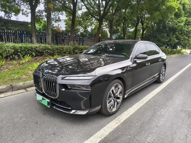 BMW i7 2023 eDrive50L Exclusive Luxury Set