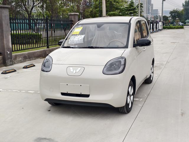 Wuling Hongguang MINIEV 2025 model 205km lithium iron phosphate four-door version advanced model