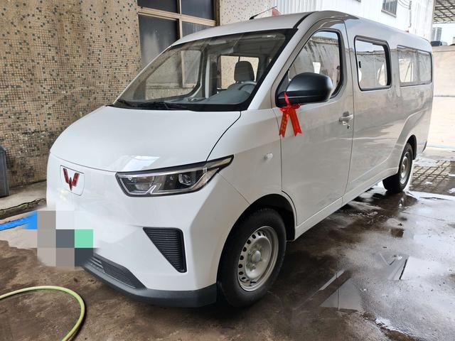 Wuling Yangguang 2024 300km Comfortable Bus version 75kW