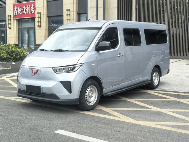 Wuling Yangguang 2024 300km Comfortable Bus version 60kW