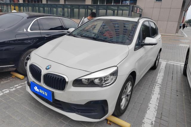 BMW 2 Series Utility Wagon 2019 220i Leader