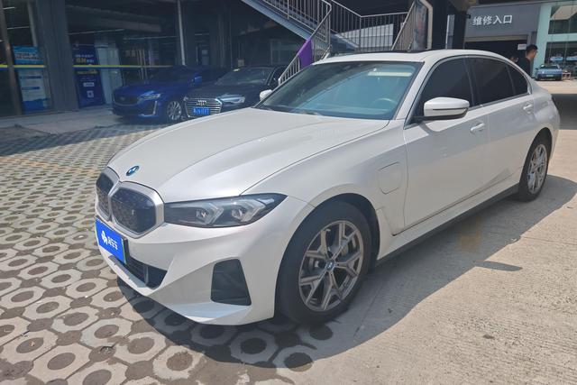 BMW i3 2022 eDrive 35 L