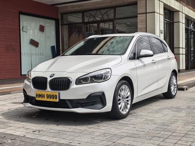 BMW 2 Series Wagon 2018 218i Leader