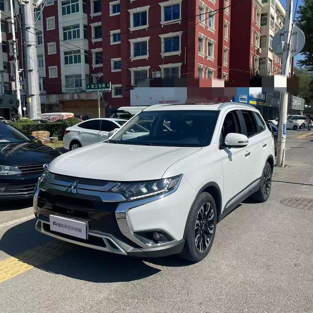 Outlander 2019 2.4L two-wheel drive version 5-seater country V