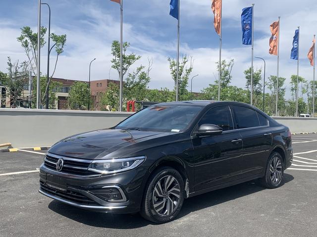 Bora 2023 200TSI DSG Smart Edition