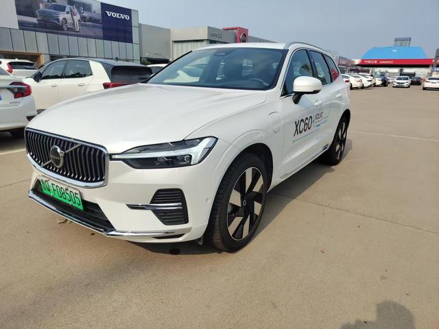 Volvo XC60 PHEV 2025 T8 four-wheel drive long battery life Zhiya Deluxe Edition