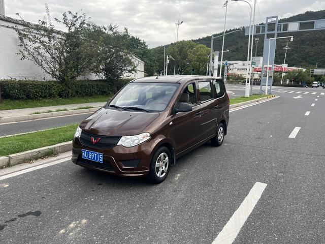 Wuling Hongguang 2021 facelift 1.5L S manual basic window sealing car electric booster