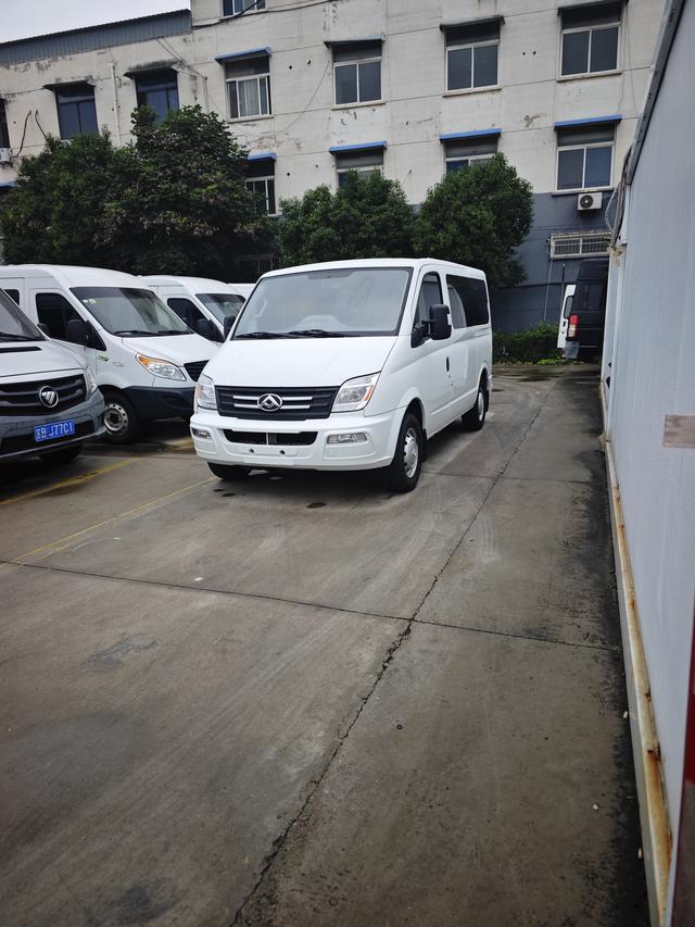 Xintu V80 2021 2.0T 6-speed manual Max Express short axis ultra-low top 5/6/7/8/ 9 seats