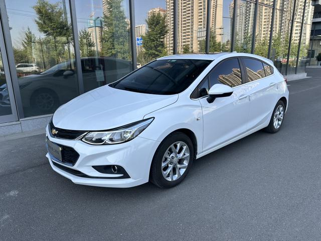 Cruze 2017 1.5L hatchback Automatic Pioneer Sunroof version