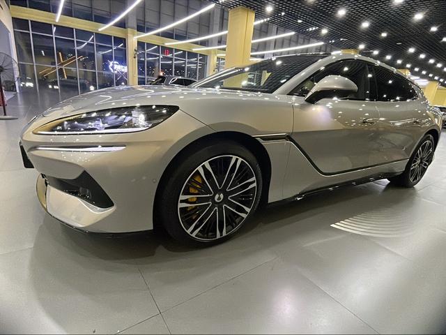 Denza Z9GT DM 2024 1100 four-wheel drive Ultra version