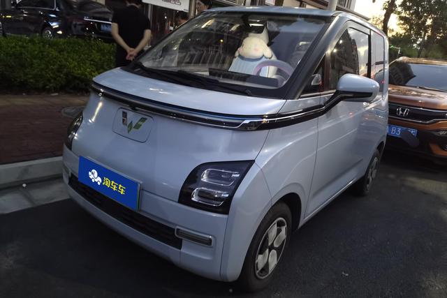 Wuling Air ev Clear Sky 2022 4-seat Advance