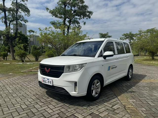 Wuling Hongguang PLUS 2019 1.5T manual Comfortable 7-seater
