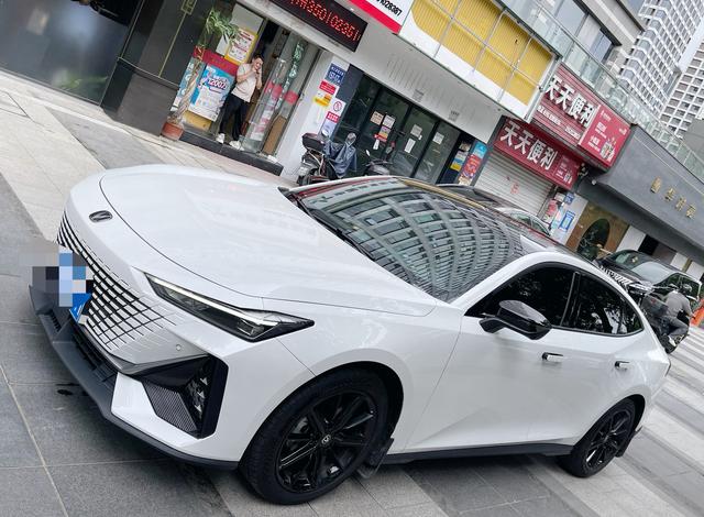 Changan UNI-V Model 2023 1.5T Premium