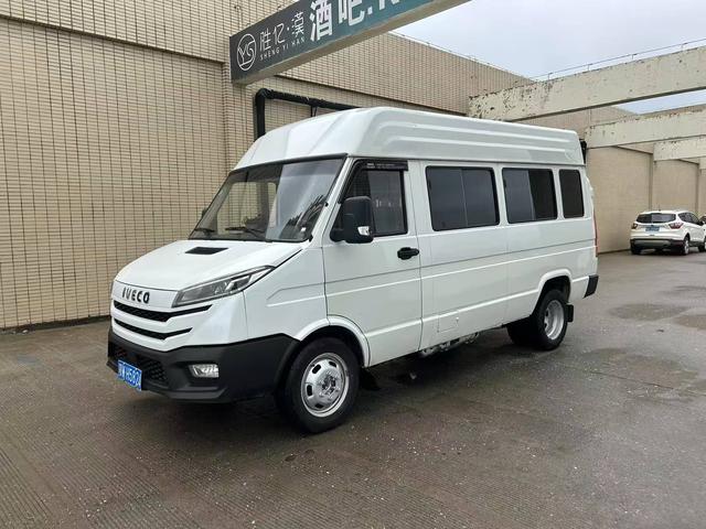 Iveco proud 2023 A37M1 multi-purpose passenger car 2.5T national six manual transmission long shaft mid-top double tire manual door