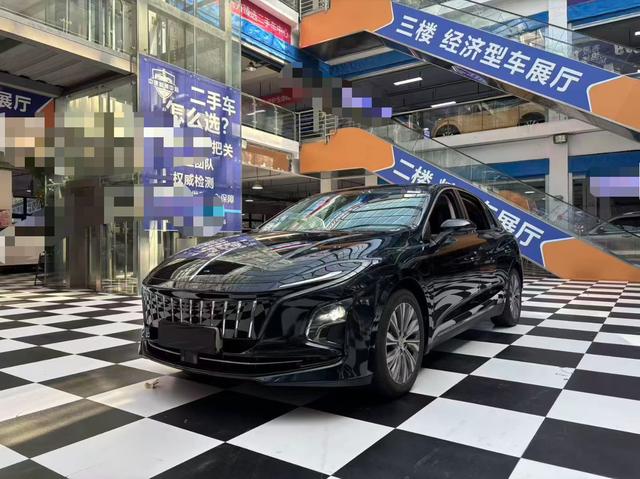 Hongqi E-QM5 2024 model 610KM PLUS version 100kW