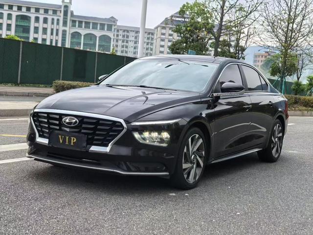 Mito 2021 1.8L MPi CVT Premium LUX