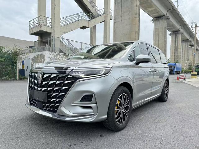Roewe iMAX8 EV 2022 Gold Edition