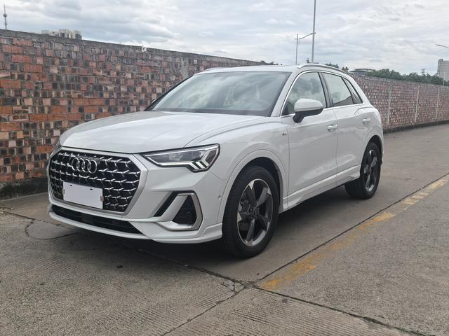 Audi Q3 2024 35 TFSI Stylish Dynamic