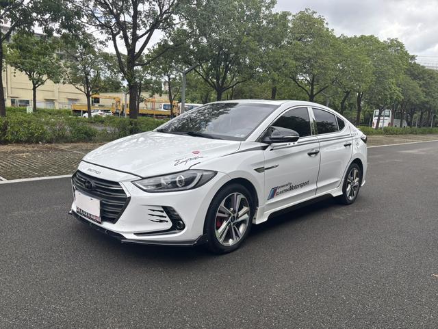 Leading the 2018 1.6L automatic 15th Anniversary Special Edition