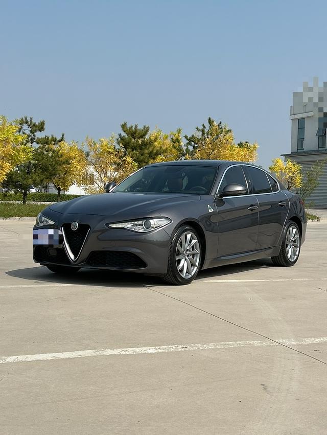 Giulia Giulia 2017 2.0T 280HP Luxury Edition