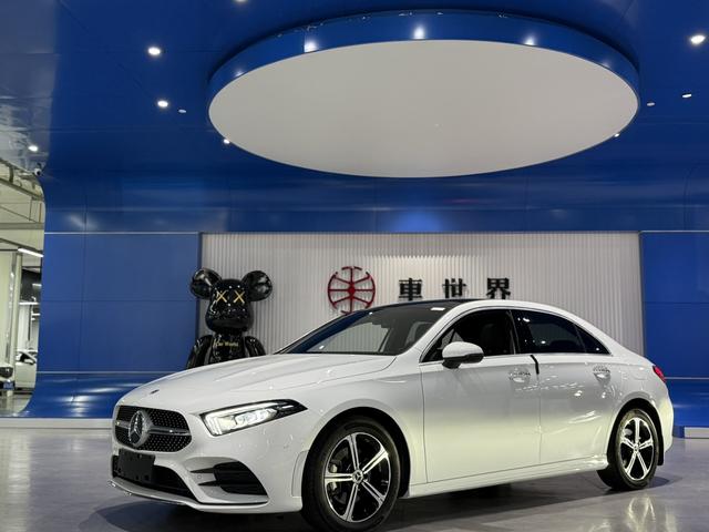 Mercedes-Benz A-class 2022 facelift A 200 L sports sedan dynamic version