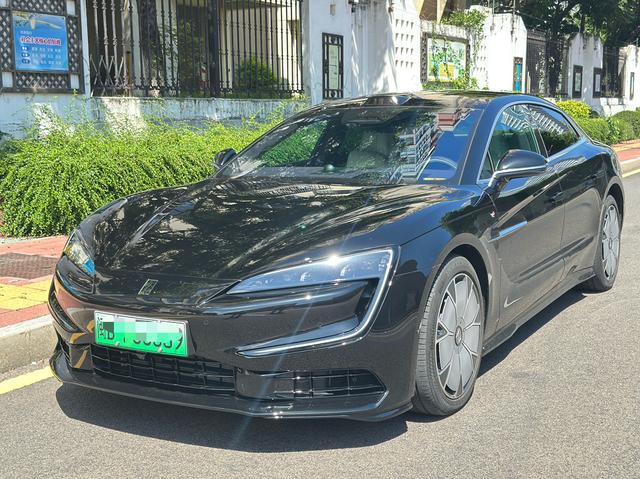 Look up to U7 PHEV 2025 five-seater deluxe edition
