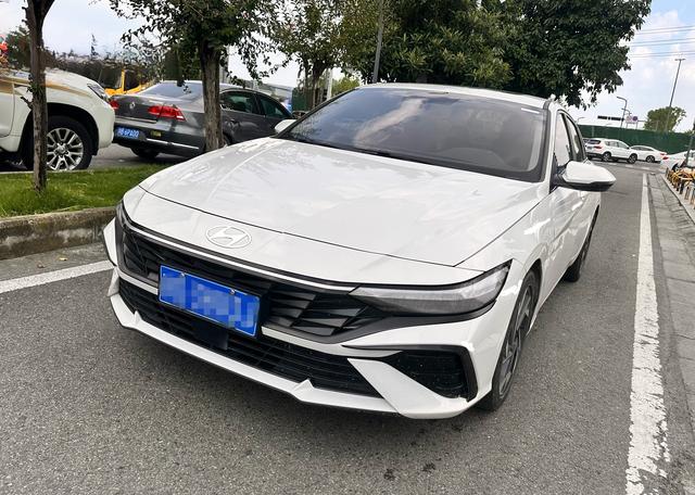Elantra 2023 1.5L CVT LUX Premium