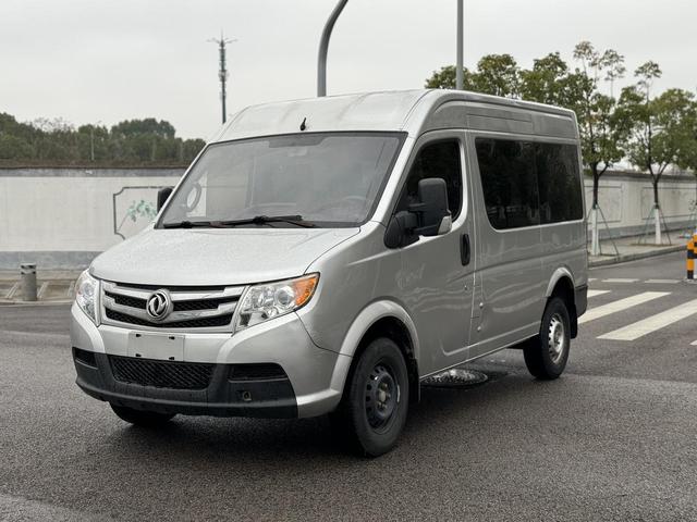 Yufeng 2020 2.3T economical logistics vehicle short axle mid-top 5-9 seats WP2.3
