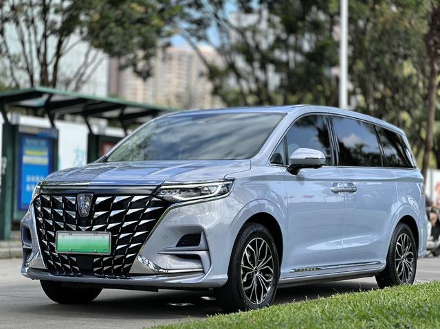 Roewe iMAX8 EV 2022 First Class Platinum Edition