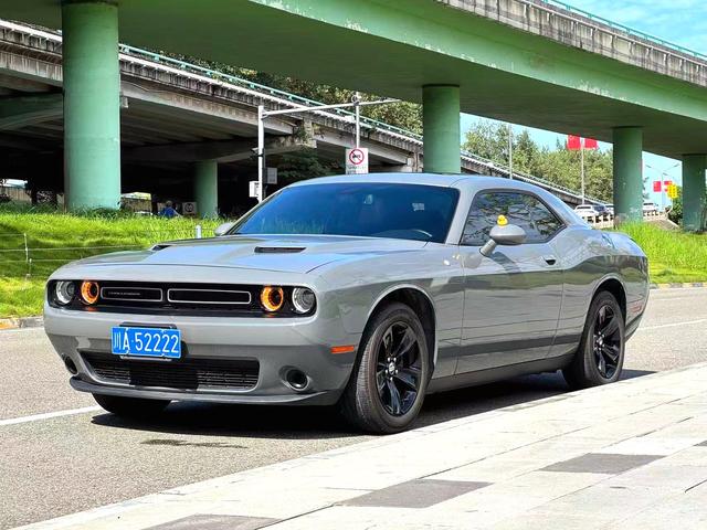 Challenger 2015 model 3.6L automatic rear drive 5-seater parallel import