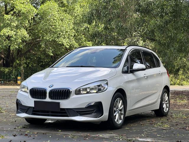 BMW 2 Series Wagon 2018 218i Style