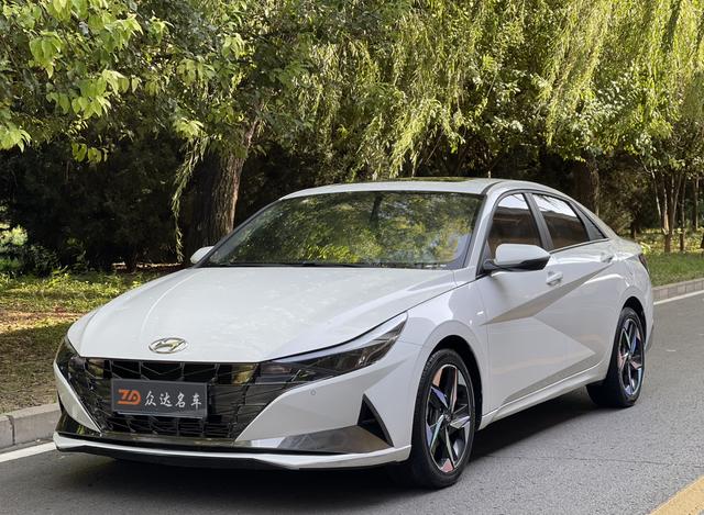 Elantra 2022 240TGDi DCT LUX Premium